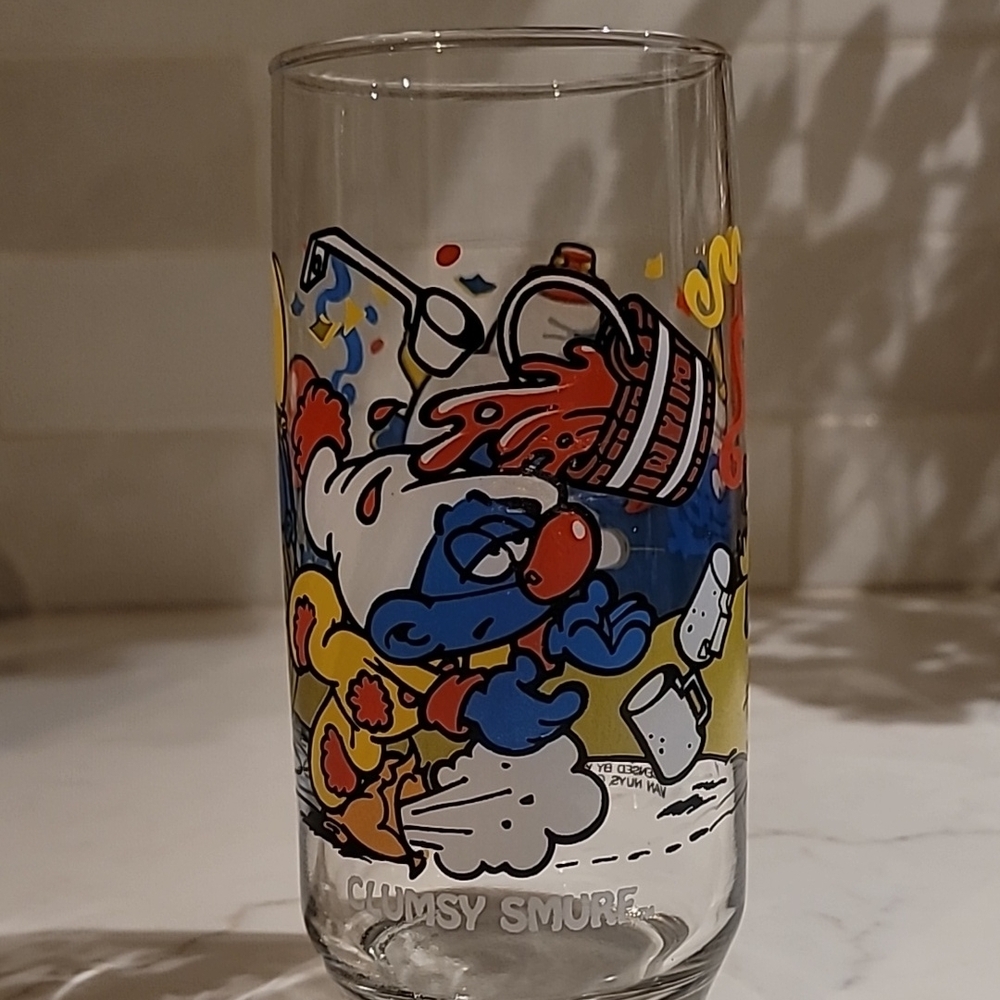 Clumsy Smurf Glass Tumbler